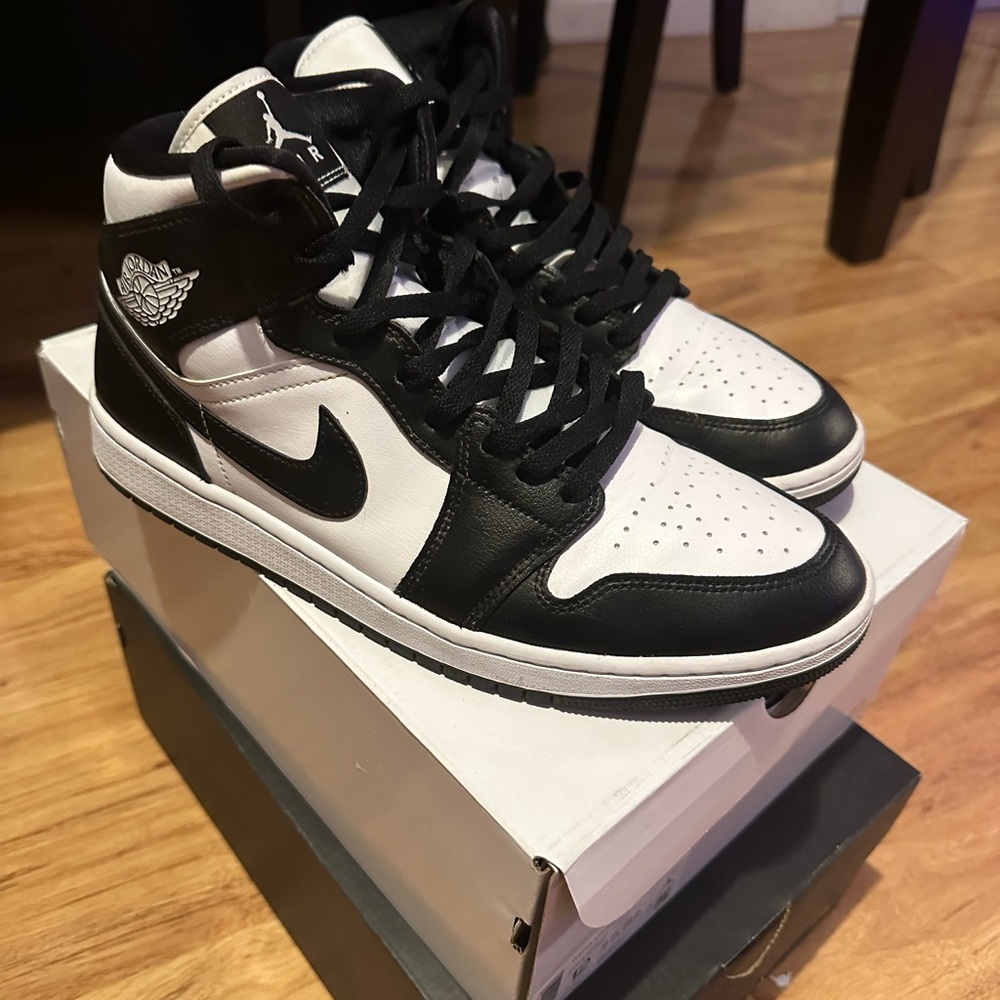 Air Jordan 1 MID
